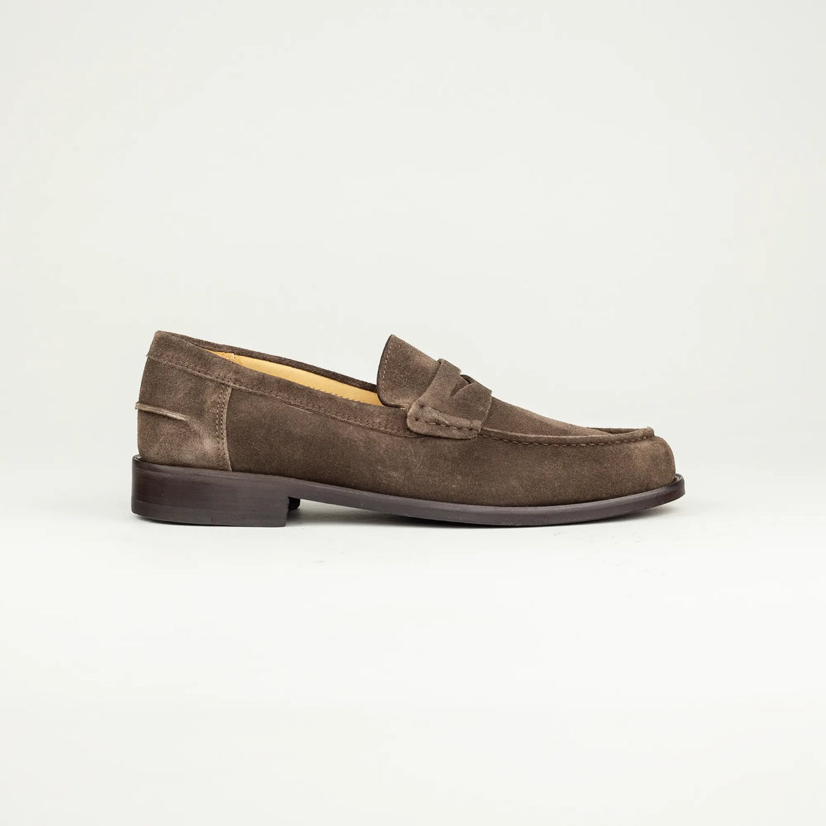 Aruci – Penny Loafer Herren aus taupefarbenem Wildleder