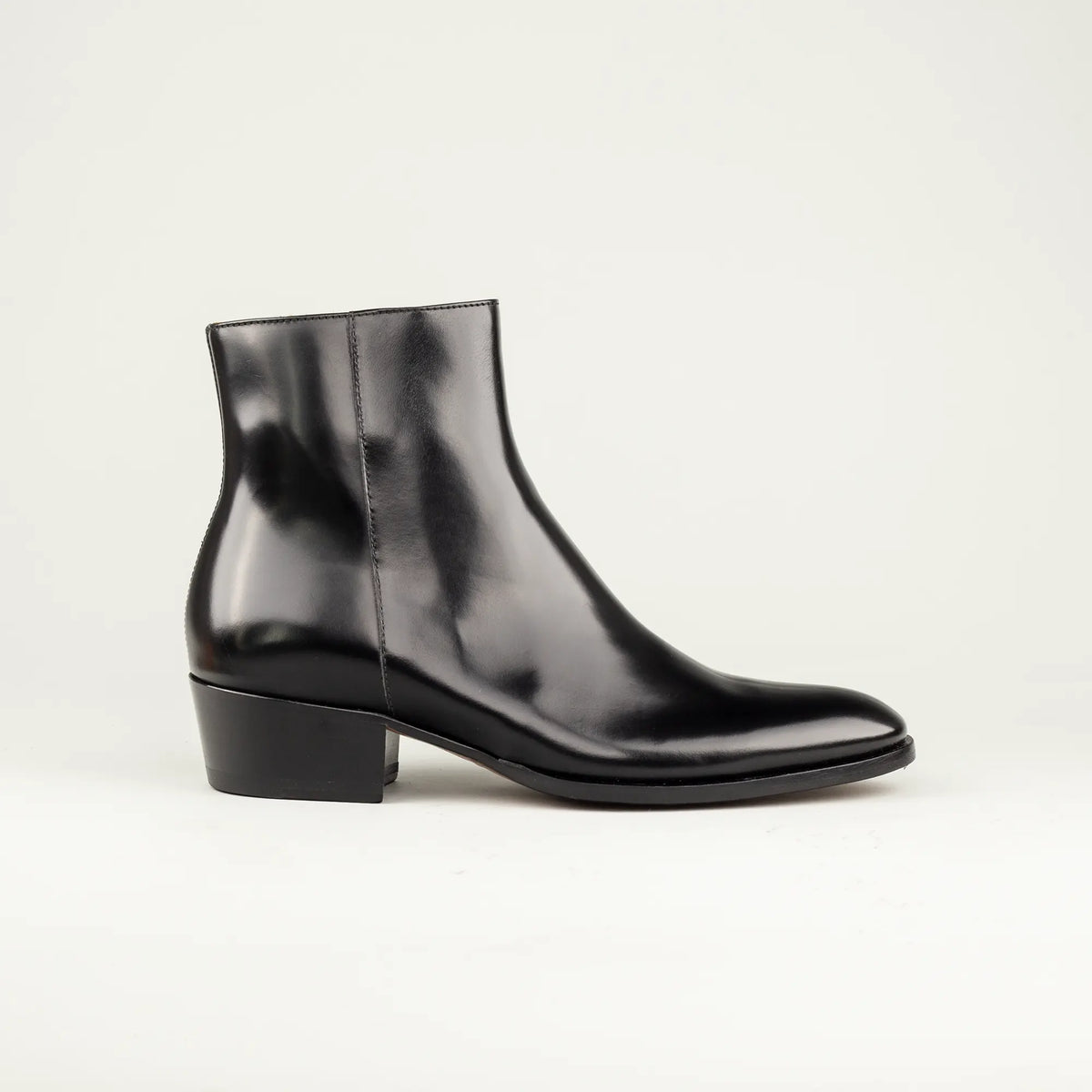 Aruci – Herrenstiefel mit Reißverschluss & Absatz im 70er-Jahre-Stil