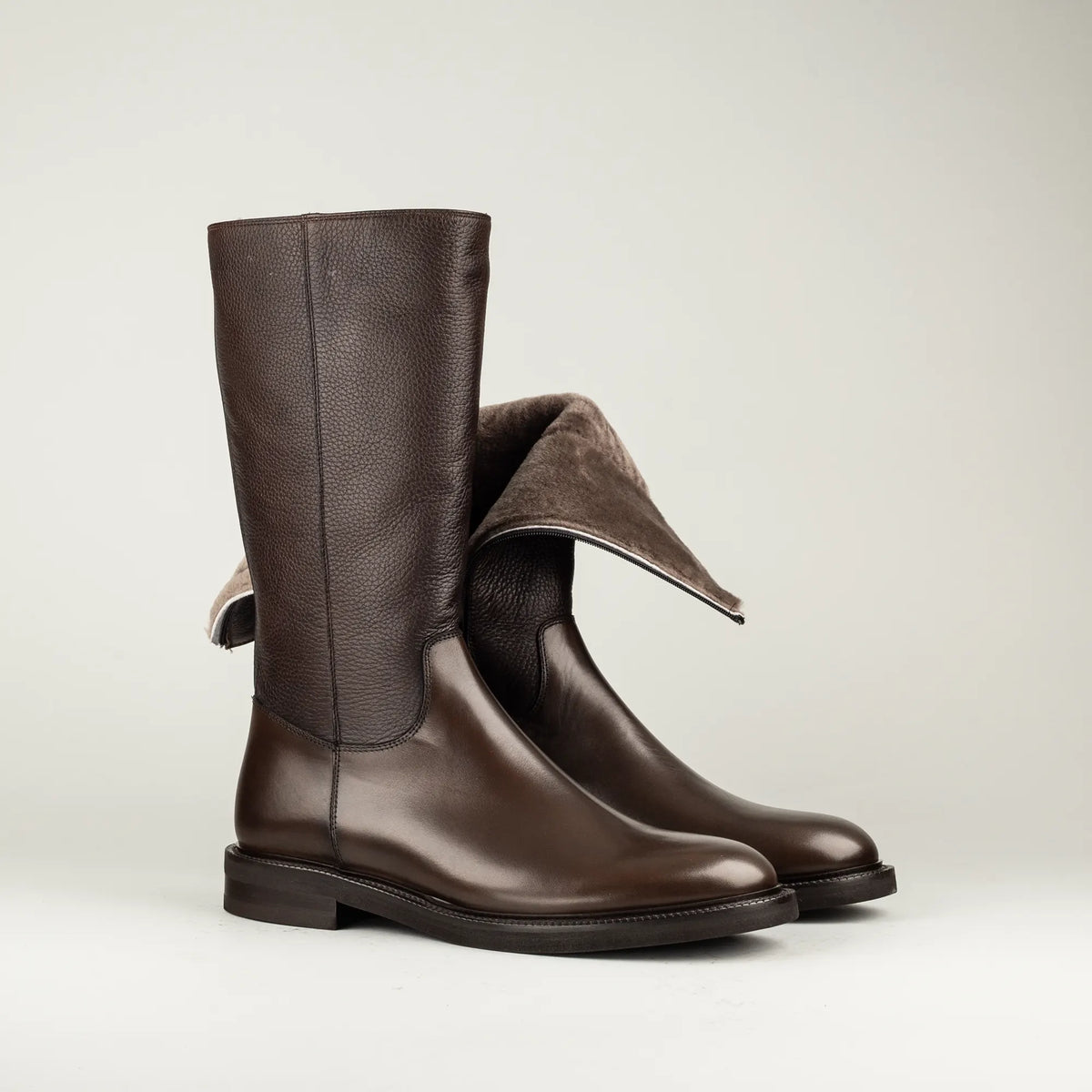 Aruci – Hoher Herren-Lammfellstiefel für kalte Tage