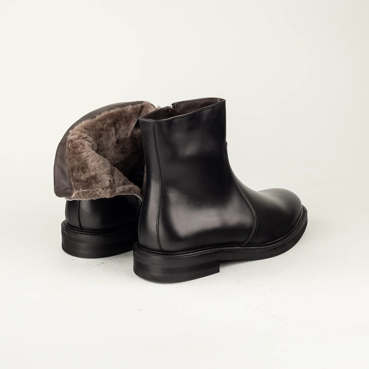 Aruci – Herren-Lammfellstiefel in Schwarz
