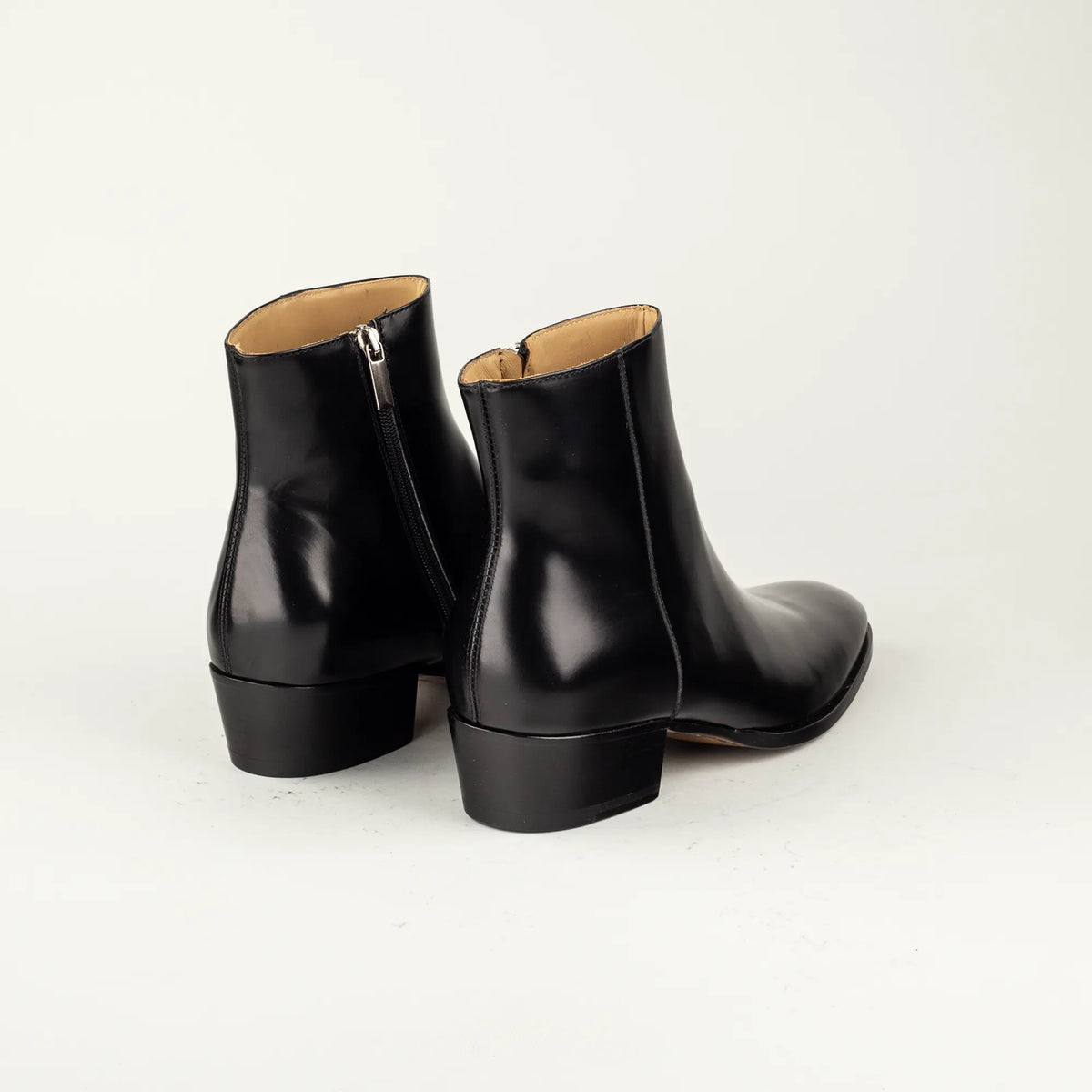 Aruci – Herrenstiefel mit Reißverschluss & Absatz im 70er-Jahre-Stil