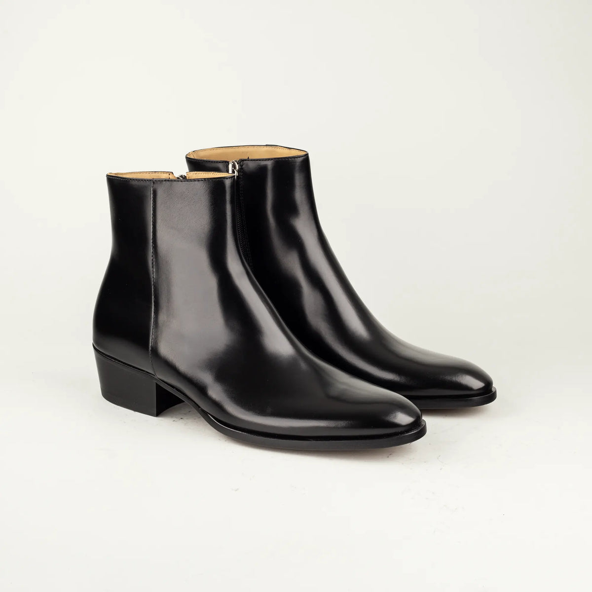 Aruci – Herrenstiefel mit Reißverschluss & Absatz im 70er-Jahre-Stil