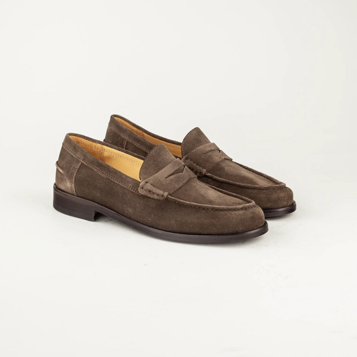Aruci – Penny Loafer Herren aus taupefarbenem Wildleder