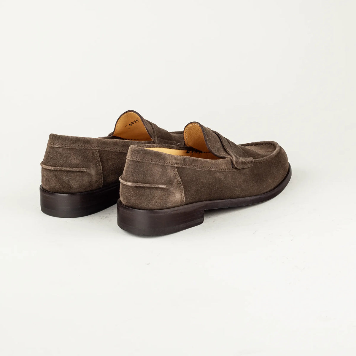 Aruci – Penny Loafer Herren aus taupefarbenem Wildleder