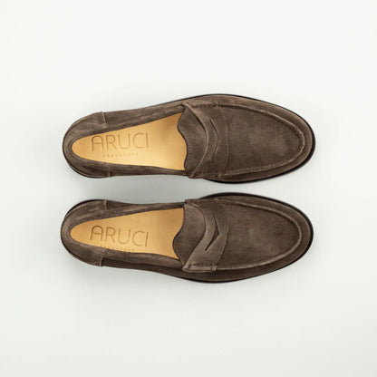 Aruci – Penny Loafer Herren aus taupefarbenem Wildleder