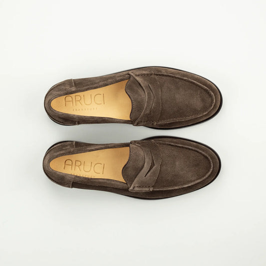 Aruci – Penny Loafer Herren aus taupefarbenem Wildleder
