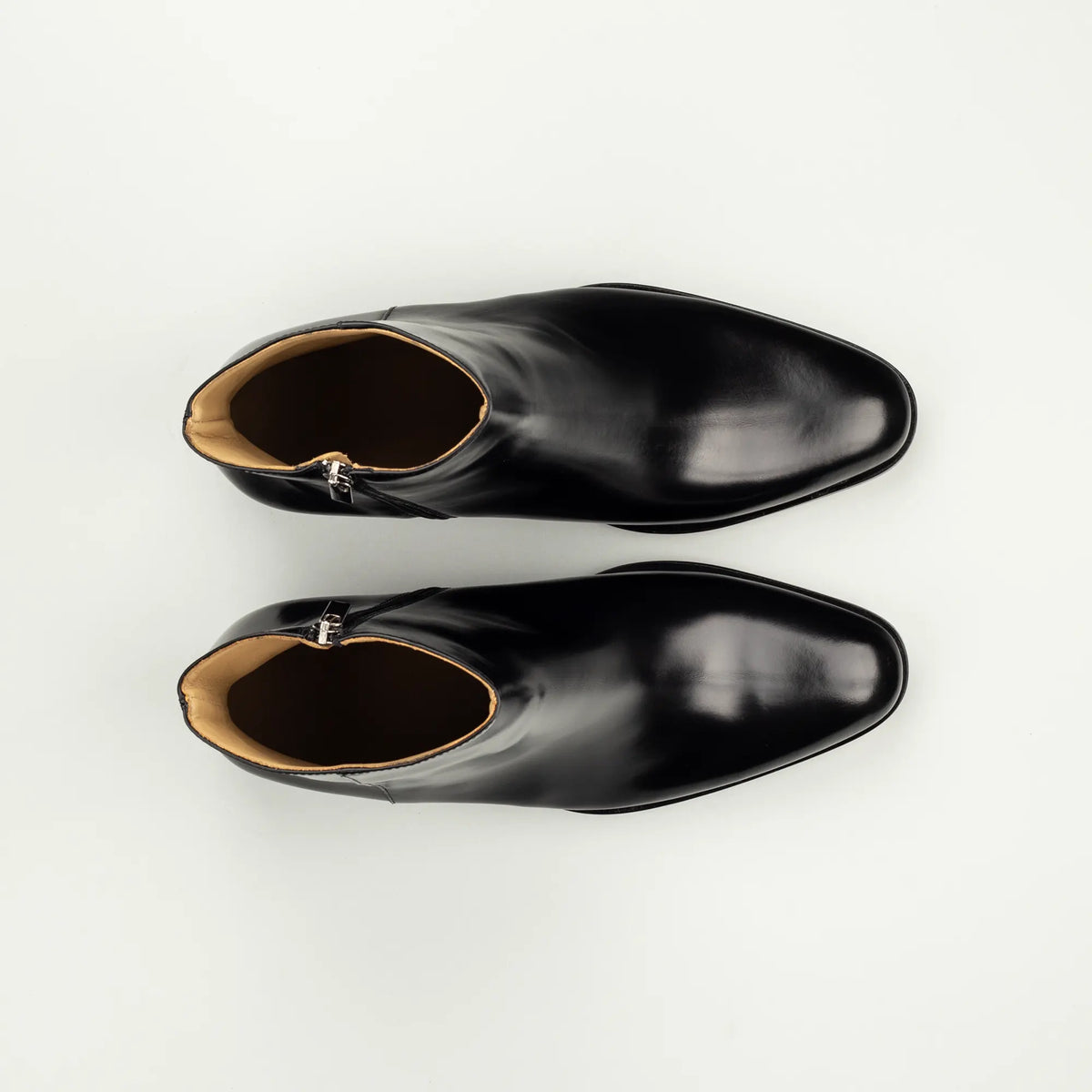 Aruci – Herrenstiefel mit Reißverschluss & Absatz im 70er-Jahre-Stil