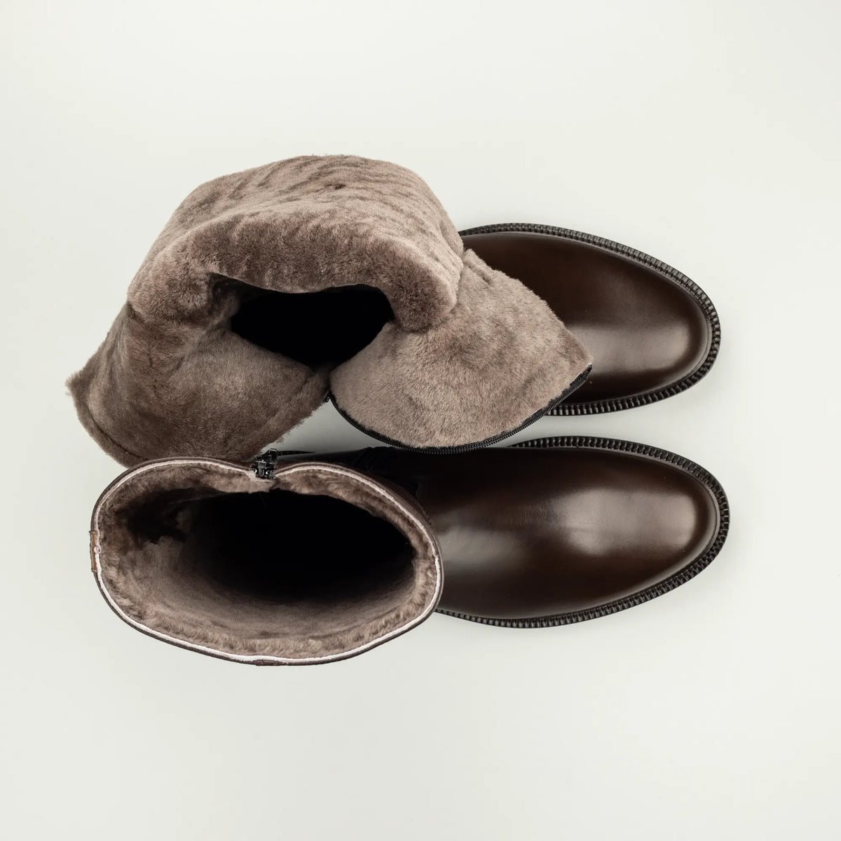 Aruci – Hoher Herren-Lammfellstiefel für kalte Tage