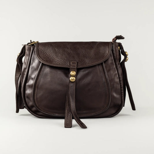Aruci – Braune Damenhandtasche aus dickem Leder im Satteldesign