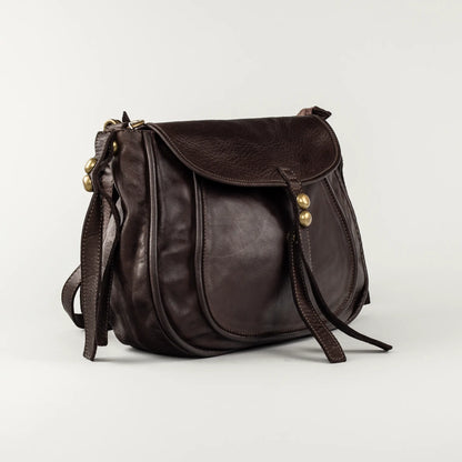 Aruci – Braune Damenhandtasche aus dickem Leder im Satteldesign