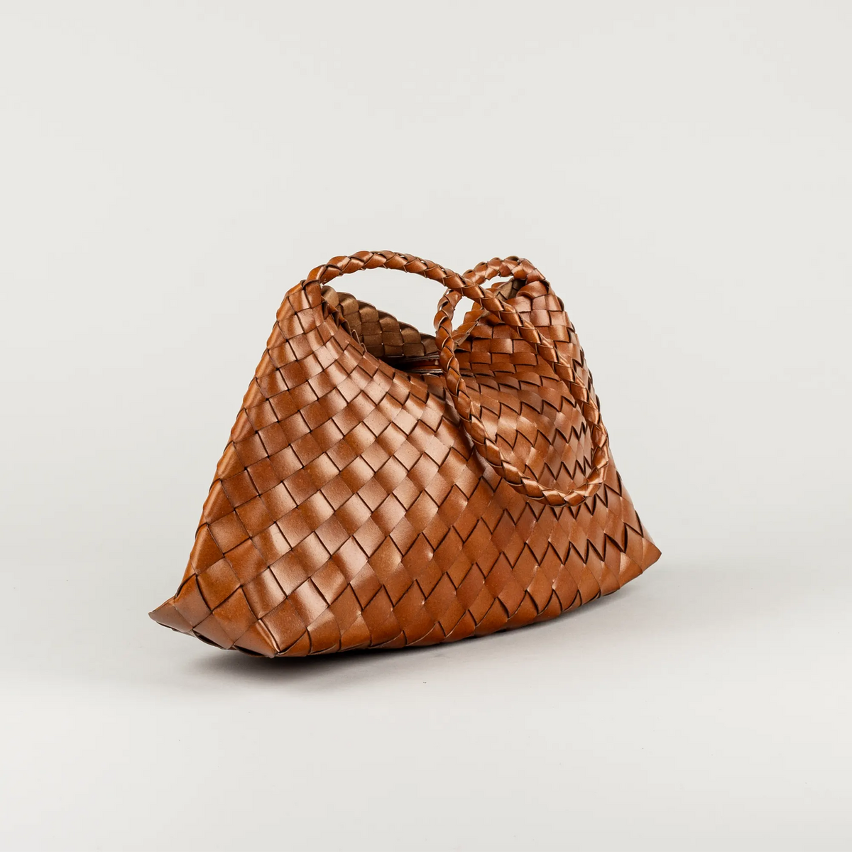 Aruci – Damenhand- und Schultertasche aus dunkelbraunem geflochtenem Leder (Kopie)