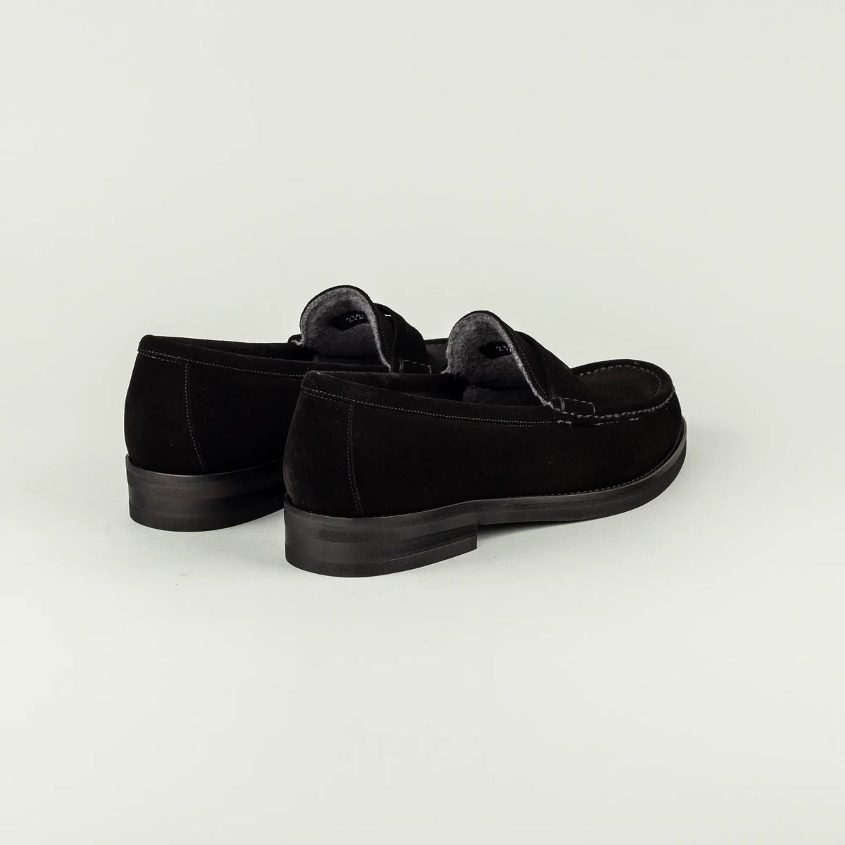 Aruci – Herren-Loafer aus schwarzem Wildleder mit Kaschmirfutter