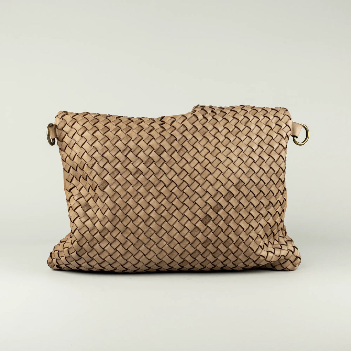 Aruci – Hellbraune Schultertasche aus geflochtenem Leder