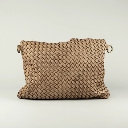 Aruci – Hellbraune Schultertasche aus geflochtenem Leder