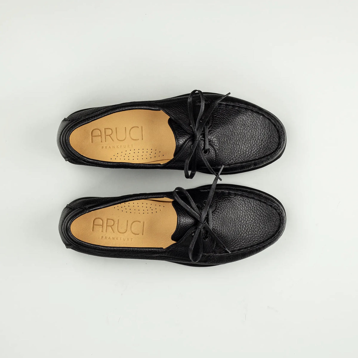Aruci – Bootschuh Herren aus superweichem schwarzem Hirschleder