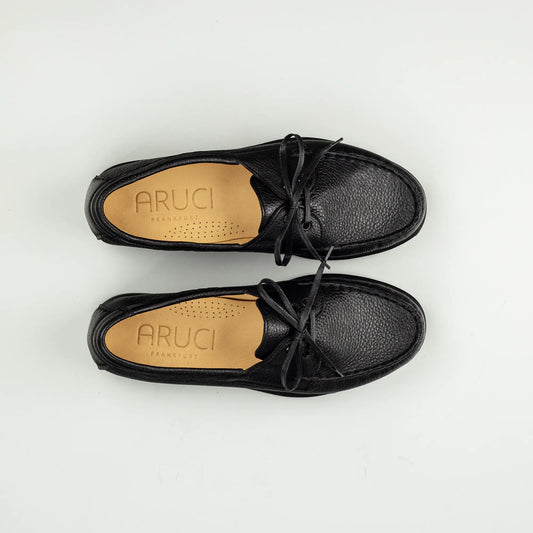 Aruci – Bootschuh Herren aus superweichem schwarzem Hirschleder