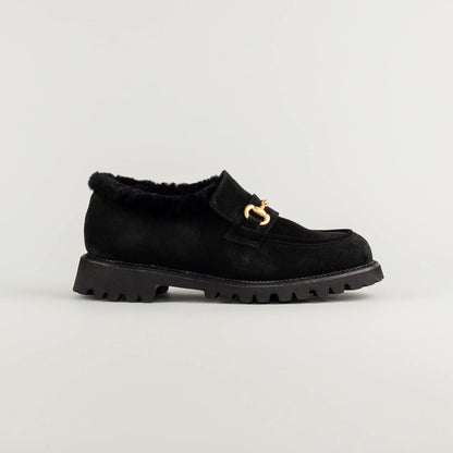 Aruci Hoher Loafer aus schwarzem Wildleder mit Lammfell & Horsebit-Schnalle