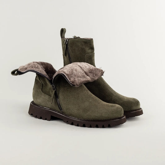 Aruci Lammfell-Boot aus grünem Wildleder | Handmade in Italy