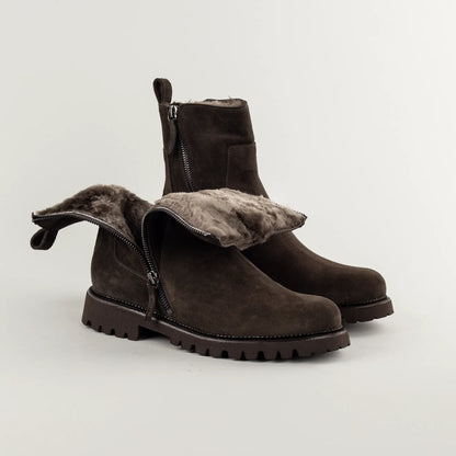 Aruci Lammfell-Boot aus dunkelbraunem Wildleder | Handmade in Italy