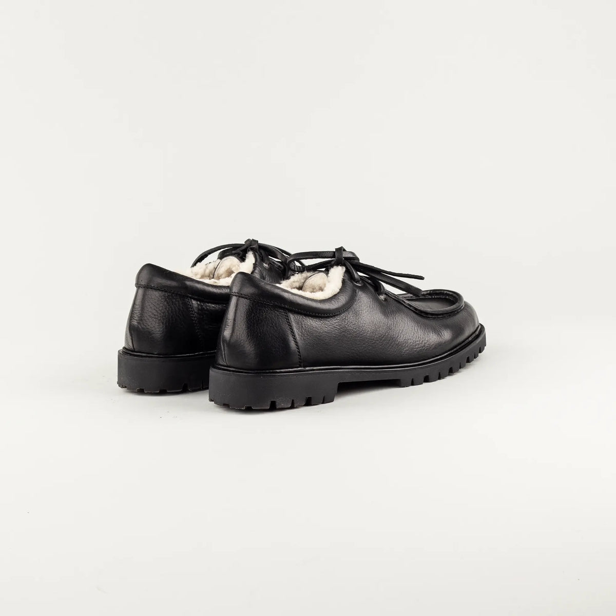 Elia Maurizi Damen-Bootschuh aus schwarzem Kalbsleder mit Lammfell