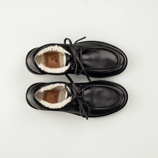 Elia Maurizi Damen-Bootschuh aus schwarzem Kalbsleder mit Lammfell
