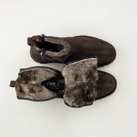 Aruci Lammfell-Boot aus dunkelbraunem Wildleder | Handmade in Italy