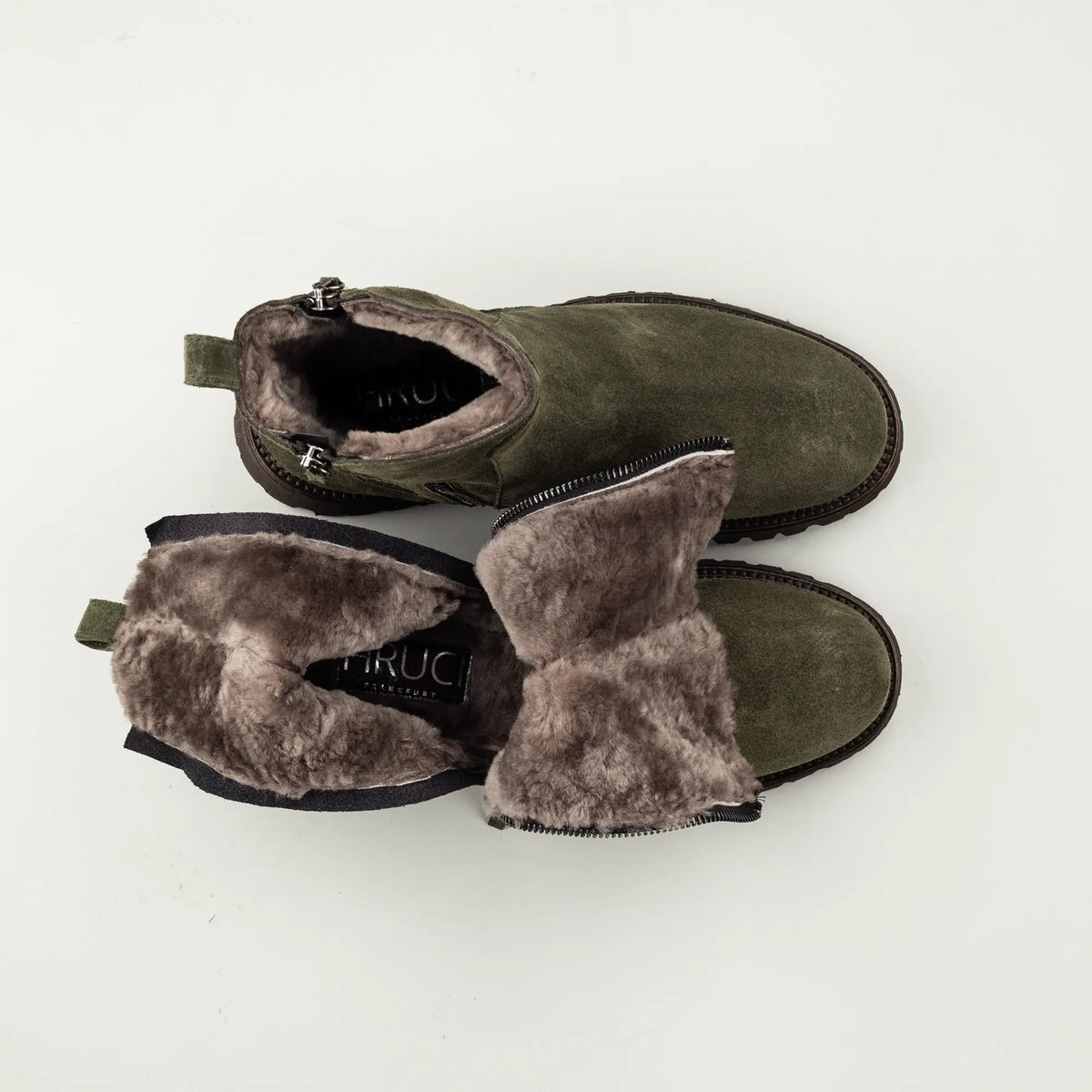 Aruci Lammfell-Boot aus grünem Wildleder | Handmade in Italy