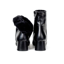 Lade das Bild in den Galerie-Viewer, Cinzia Valle - Ankle Boots (Lammfell)
