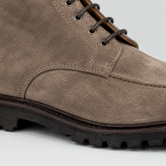 Nahes Detailbild des Berwick Schnürboots auf Basis der Produktfotos