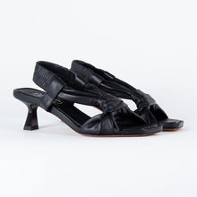 Lade das Bild in den Galerie-Viewer, Aruci - Sandalen
