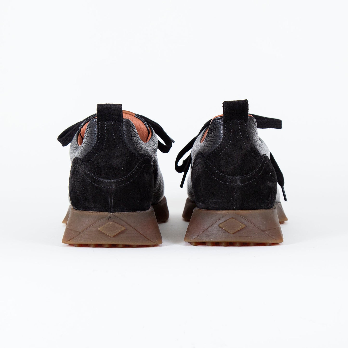 OPERA v. Antonio Maurizi - Sneaker